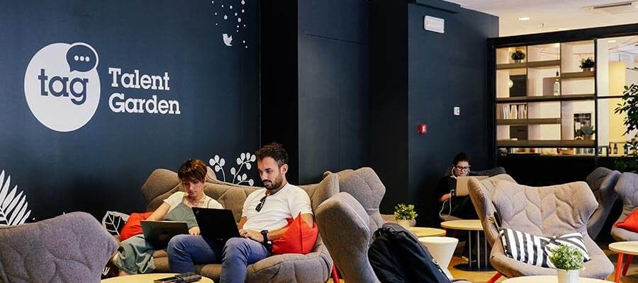 Talent Garden Milano Isola Lounge Divani 2 Coworking a Milano Isola Lounge people working