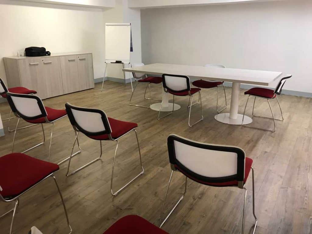 italiancoworking CoworkTalenti meeting room